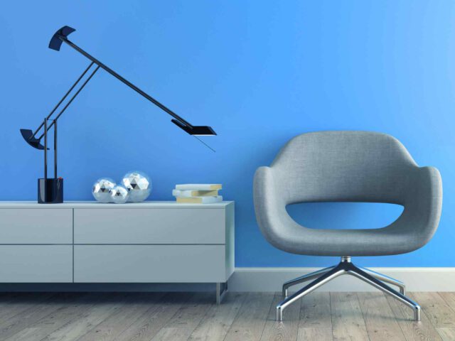 https://mikiesudry.co.il/wp-content/uploads/2017/05/image-chair-blue-wall-640x480.jpg